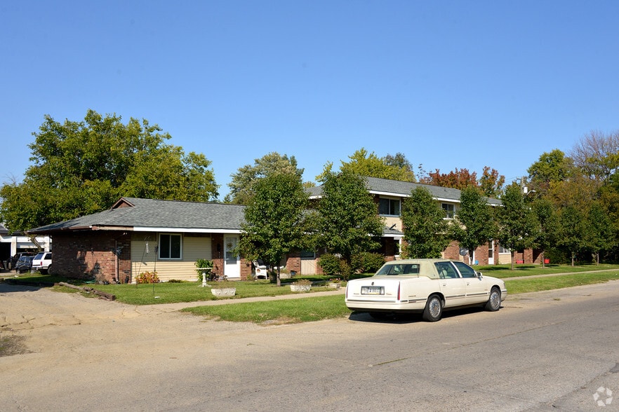 Primary Photo Of 7020-7032 Twin Oaks Dr, Indianapolis Apartments For Sale