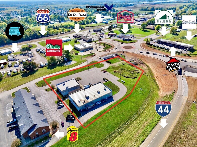 More Photos Of 306 E Chestnut St, Strafford Freestanding For Lease