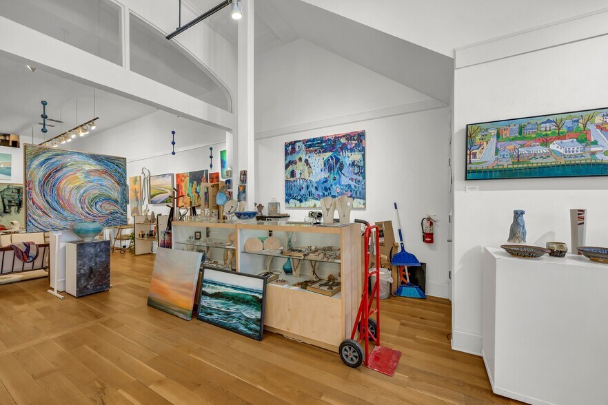 More Photos Of 271 N Front St, Wilmington General Retail For Sale