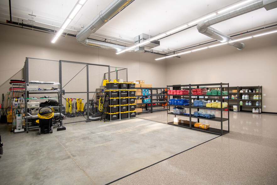 More Photos Of 8075 Town Centre Dr, Broadview Heights Flex For Lease