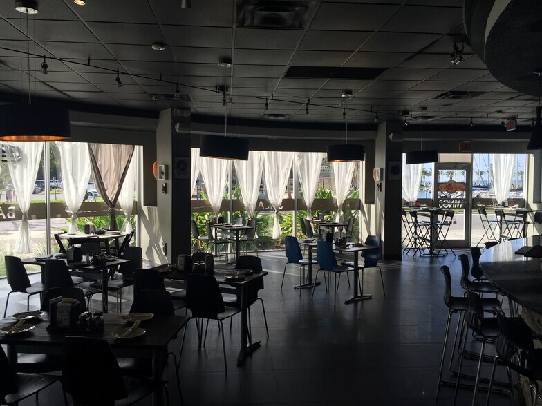 More Photos Of 350 E Seminole Blvd, Sanford Freestanding For Sale