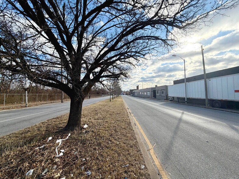 More Photos Of 3205 E Madison St, Baltimore Auto Repair For Sale