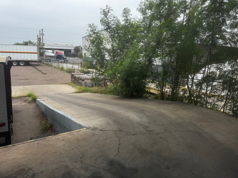 More Photos Of 14403 Import Rd, Laredo Warehouse For Lease