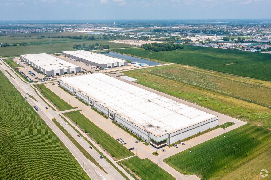 More Photos Of 4201 S James St, Grimes Warehouse For Lease