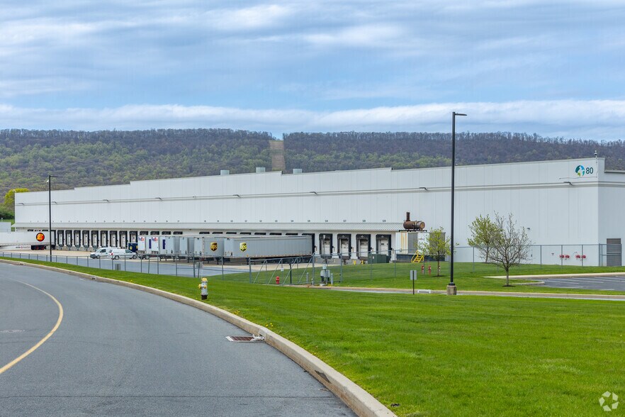 More Photos Of 80 Micro Dr, Jonestown Distribution For Lease