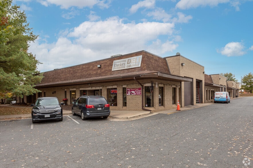 Primary Photo Of 4270 Henninger Ct, Chantilly Light Distribution For Lease