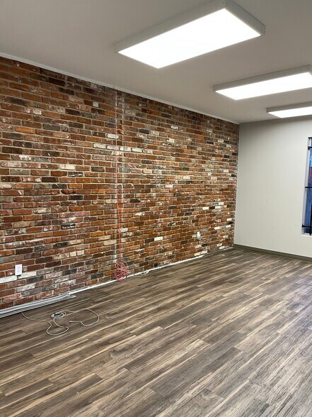 More Photos Of 2032 Wooddale Blvd, Baton Rouge Office For Lease