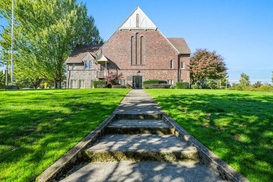 More Photos Of 2931 SE Harrison St, Portland Religious Facility For Lease