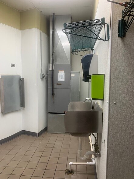 More Photos Of 4849-4853 Oakton St, Skokie Storefront For Lease