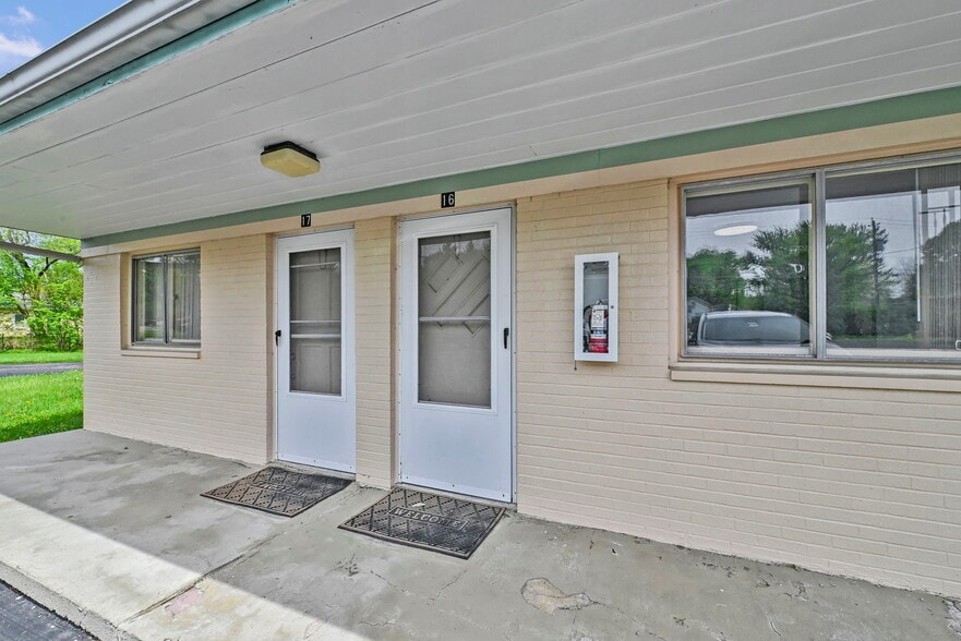 More Photos Of 44077 Oberlin Elyria Rd, Oberlin Hotel For Sale