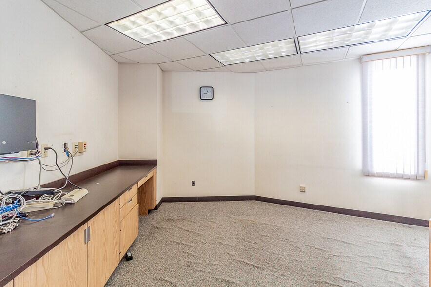 More Photos Of 132 E Main St, Hortonville Bank For Sale