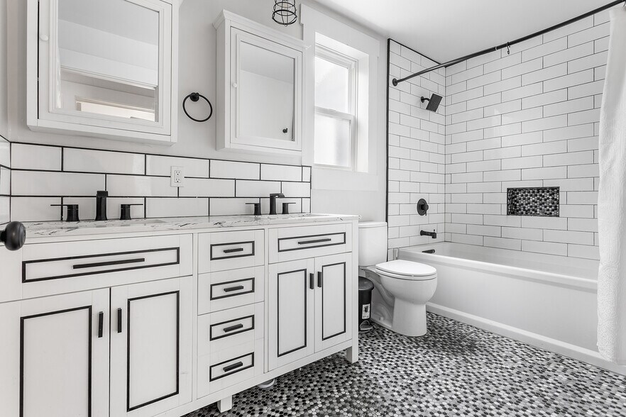 More Photos Of 3031 Chestnut St, Oakland Multifamily For Sale