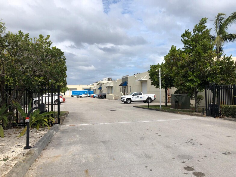 More Photos Of 17401 NW 2nd Ave, Miami Warehouse For Lease