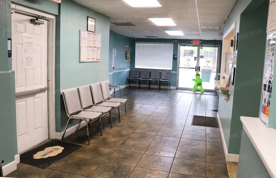 More Photos Of 8225 Normandy Blvd, Jacksonville Medical For Sale