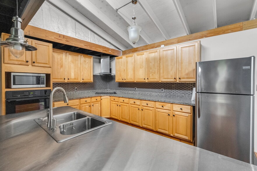 More Photos Of 1425 Walnut St, Jacksonville Freestanding For Sale