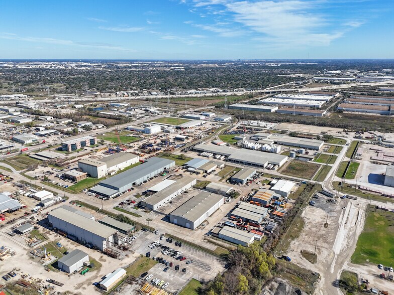 More Photos Of 6754-6758 Northwinds Dr, Houston Warehouse For Lease