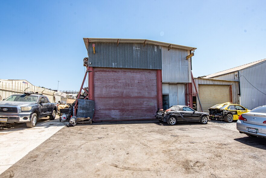 More Photos Of 1121-1135 Sweetwater Ln, Spring Valley Manufacturing For Lease