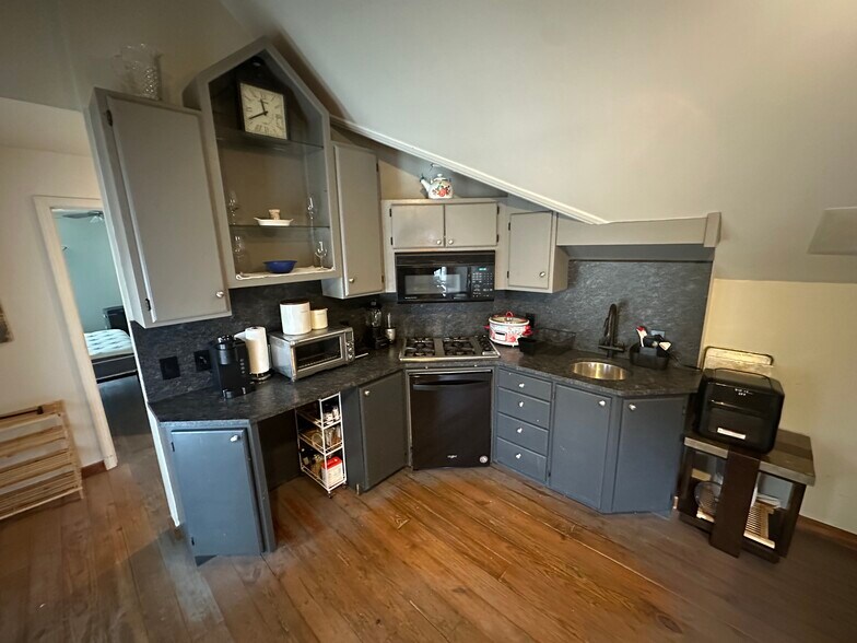 More Photos Of 430 Carolina Way, Highlands Flex For Sale