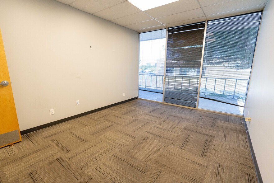 More Photos Of 3320 Dalworth St, Arlington Warehouse For Sale