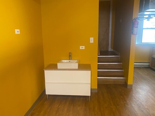 More Photos Of 17 Harrison St, Oak Park Apartments For Lease