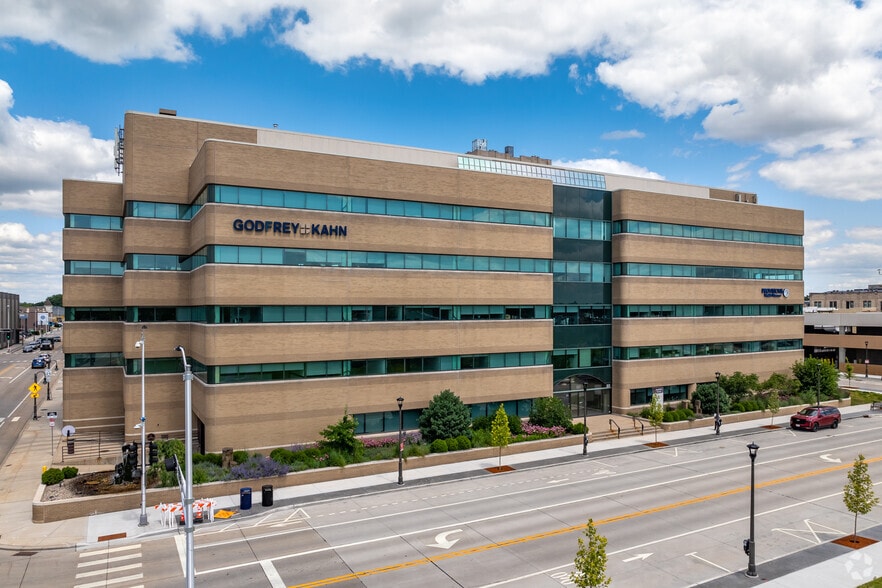 More Photos Of 100 W Lawrence St, Appleton Loft Creative Space For Sale