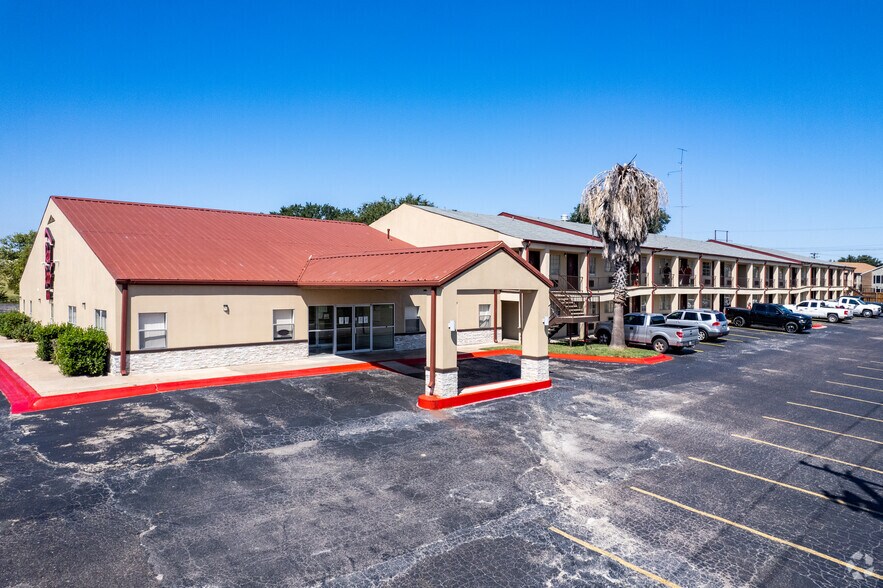 Primary Photo Of 400 SW H K Dodgen Loop, Temple Hotel For Sale