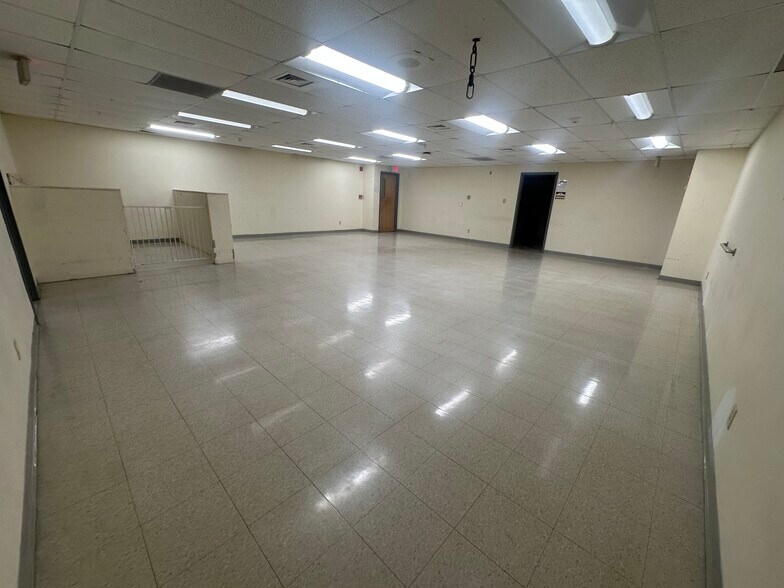 More Photos Of 10 Commerce Dr, Columbia Office For Sale