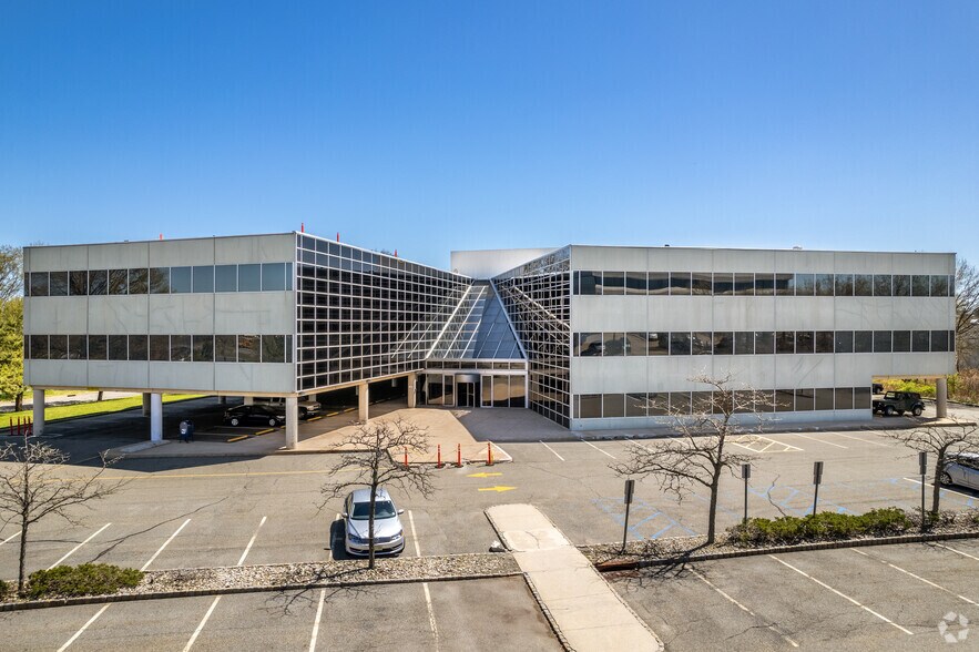 More Photos Of 20 Commerce Dr, Cranford Unknown For Lease