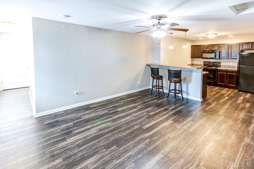 More Photos Of 2010 W Indiana St, Evansville Apartments For Sale