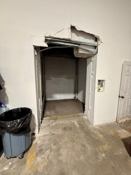 More Photos Of 6236 Miramar Pky, Miramar Showroom For Lease