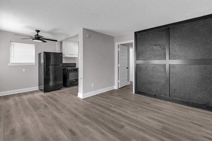 More Photos Of 3613 Crane St, Houston Apartments For Sale