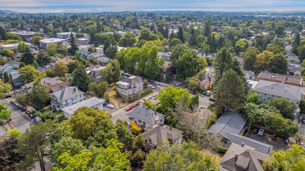 More Photos Of 1626 SE Alder St, Portland Apartments For Sale