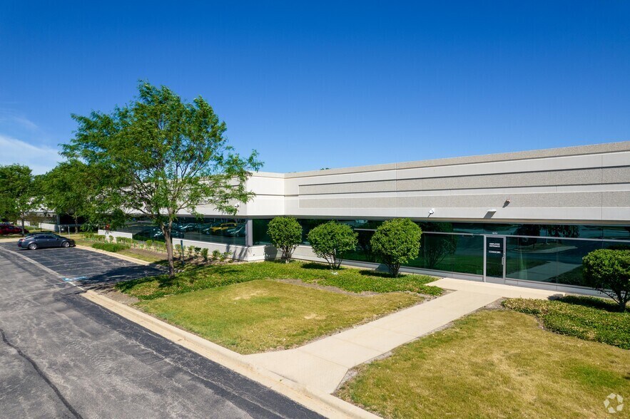 More Photos Of 2400 Ogden Ave, Lisle Office For Lease