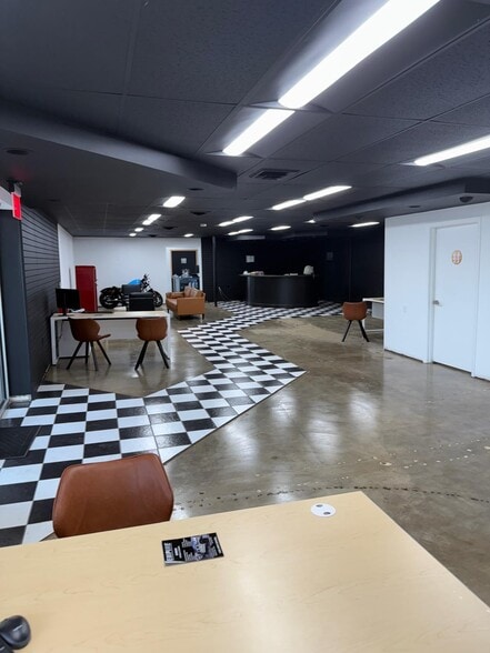 More Photos Of 7415 Grove Rd, Frederick Auto Repair For Lease