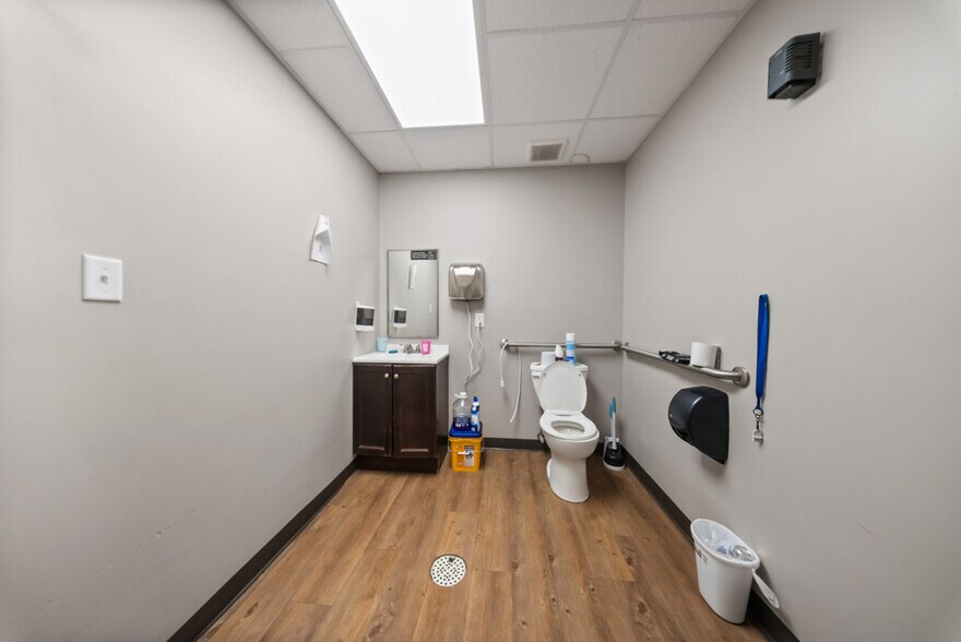 More Photos Of 1812 S Business 54, Eldon Bank For Sale