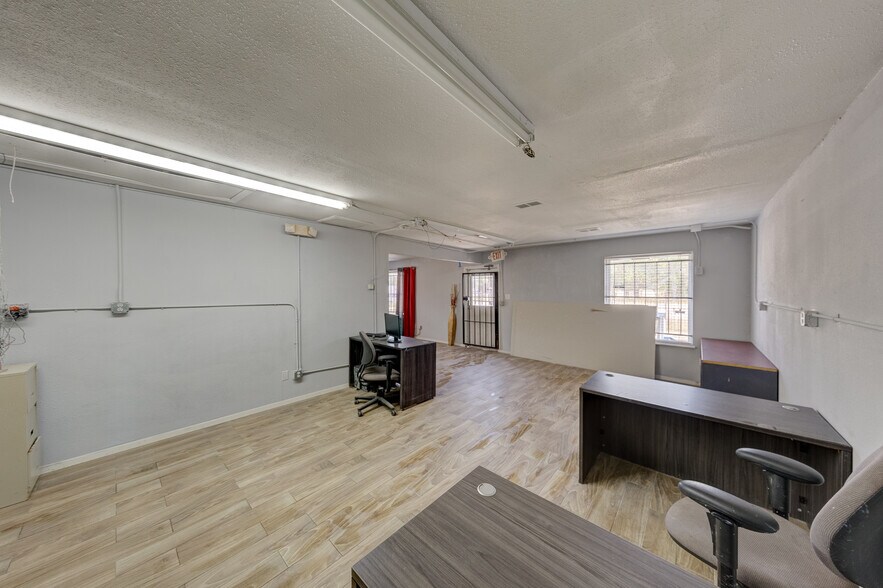 More Photos Of 8002-8004 Homestead, Houston Freestanding For Sale