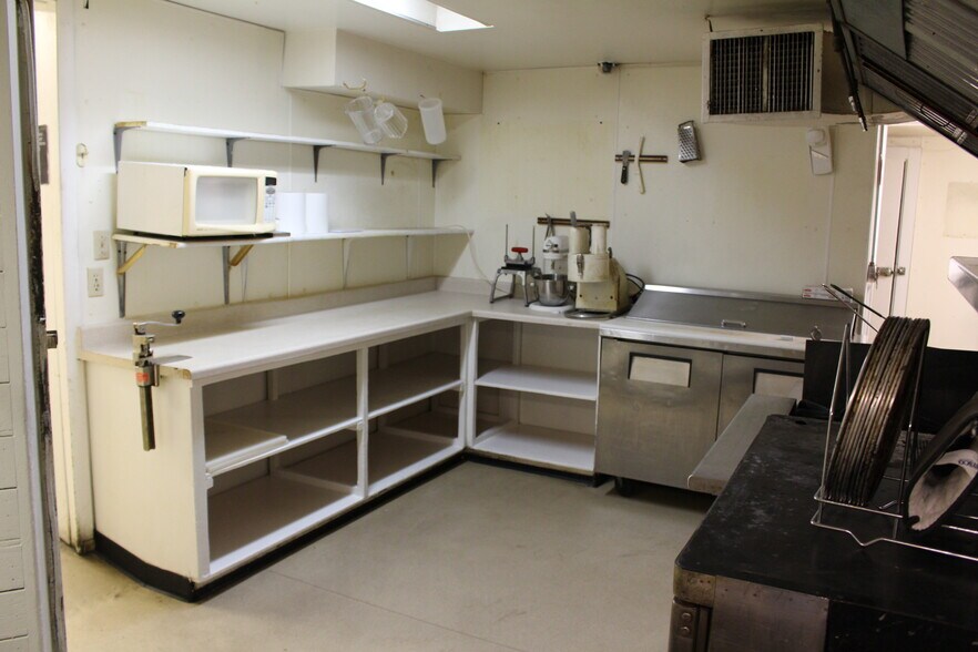 More Photos Of 616 10th Ave S, Great Falls Restaurant For Sale