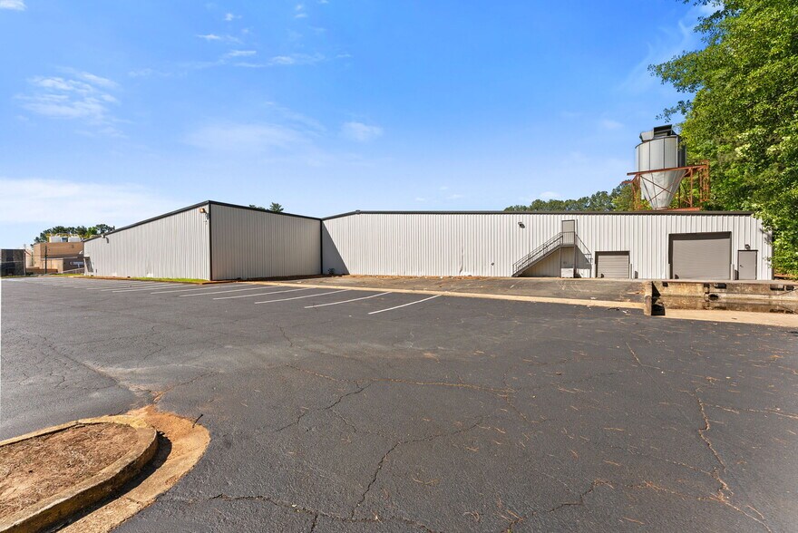 More Photos Of 154 Industrial Park Cir, Lawrenceville Warehouse For Lease
