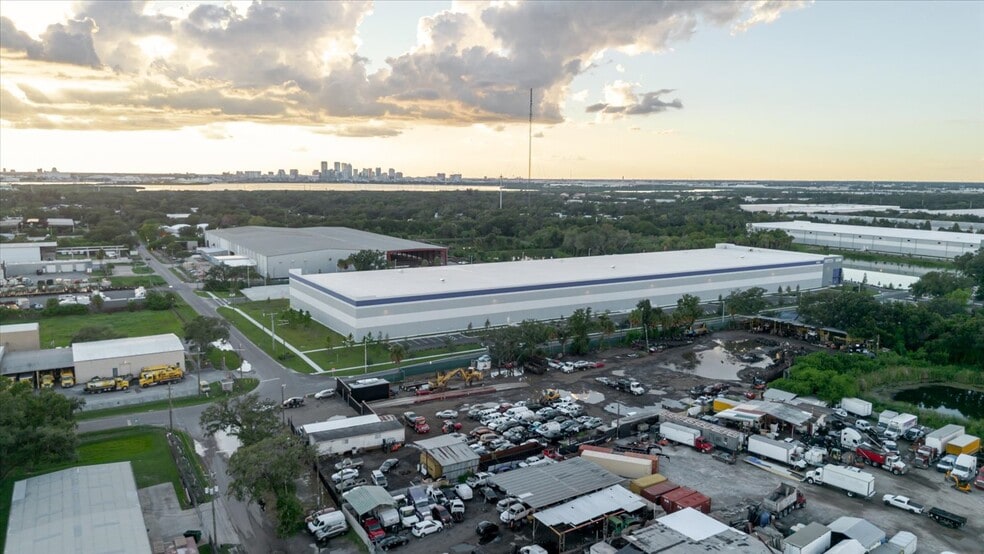 More Photos Of 5404 24th Ave S, Tampa Auto Salvage Facility For Sale