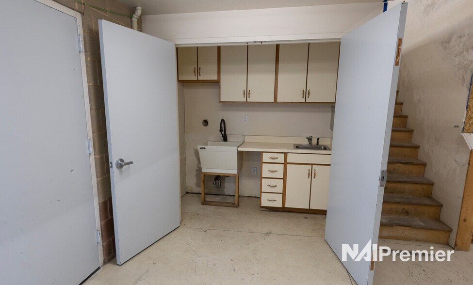 More Photos Of 10763 S State St, Sandy Freestanding For Lease