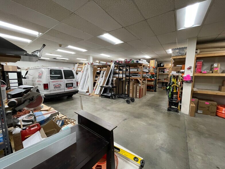 More Photos Of 13222-13228 SE 30th St, Bellevue Showroom For Lease