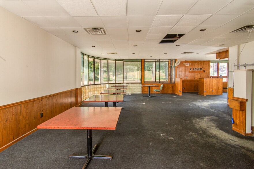 More Photos Of 1319 E Michigan Ave, Jackson Restaurant For Sale