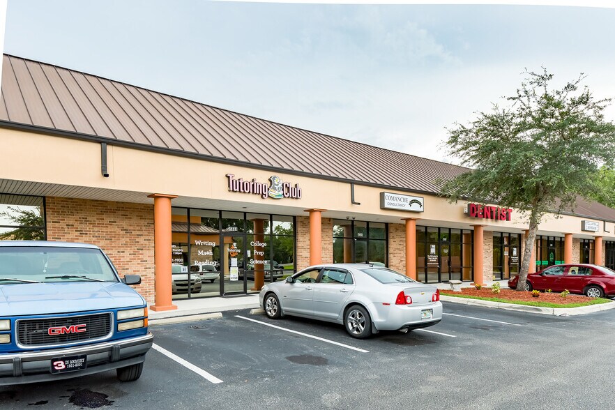 More Photos Of 4325 Lynx Paw Trail, Valrico General Retail For Lease