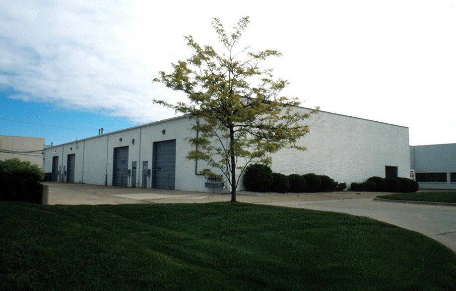 More Photos Of 22669-22687 Morelli Dr, Clinton Township Warehouse For Lease