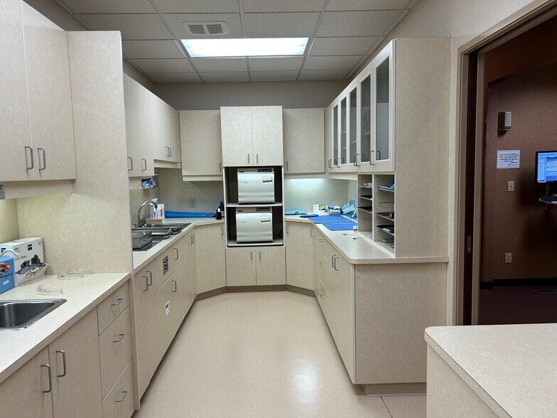 More Photos Of 3825 Fairview Dr, Anderson Medical For Sale