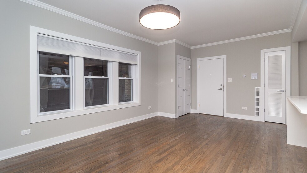 More Photos Of 3124 N Broadway, Chicago Storefront Retail Residential For Sale