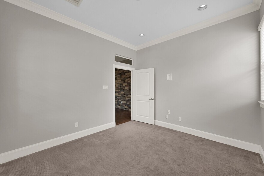 More Photos Of 25511 Budde Rd, The Woodlands Office For Lease