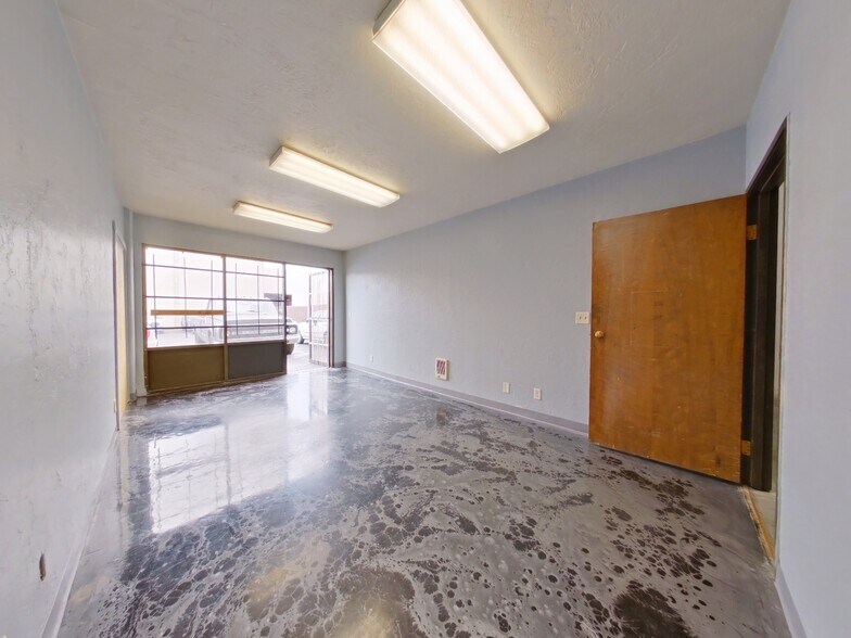 Primary Photo Of 28 W Q St, Springfield Industrial For Lease