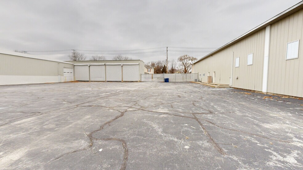 More Photos Of 801 S Henry St, Bay City Distribution For Sale