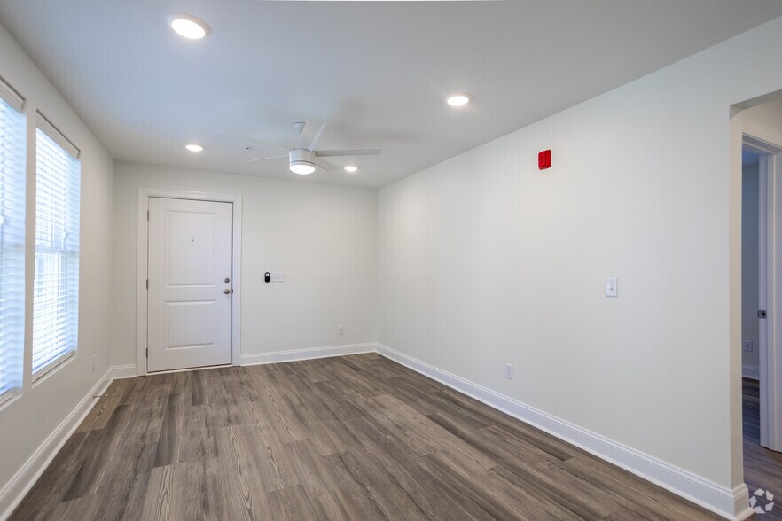 More Photos Of 214 Red Cross St, Wilmington Apartments For Lease